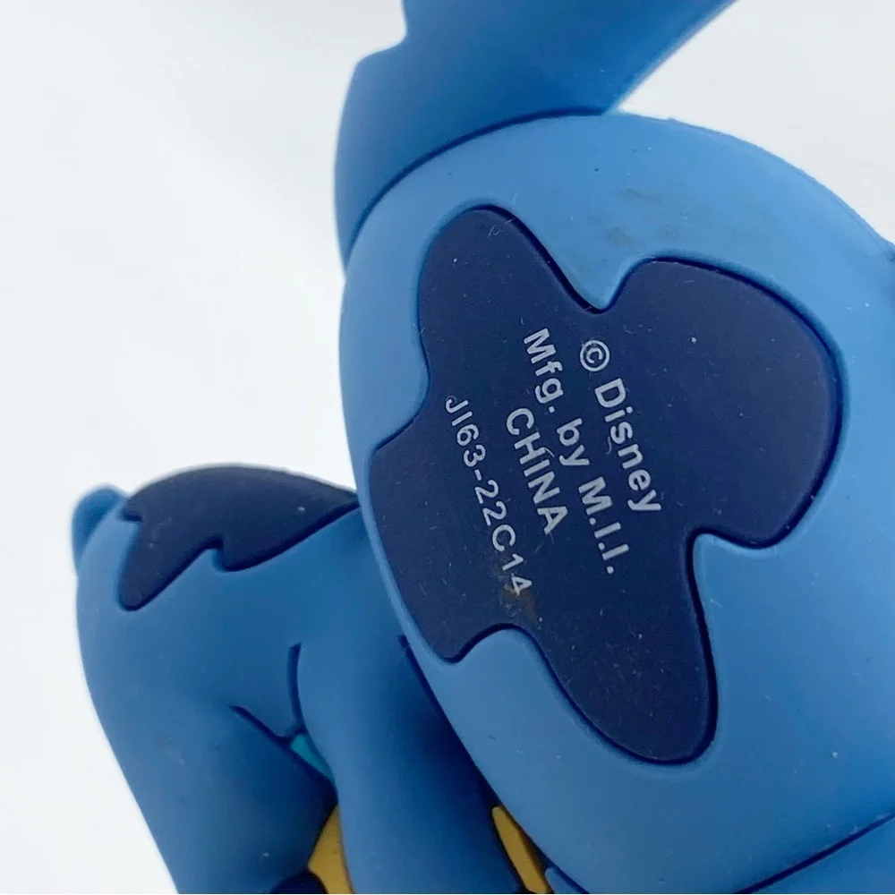 Disney Stitch Holding Donut Series 4 Collectors Figural Bag Clip Keychain